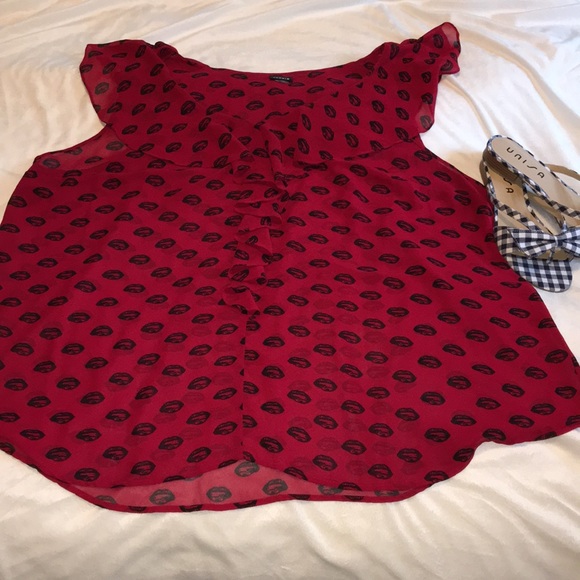 torrid Tops - Torrid red/black chiffon lips top sz.3x.